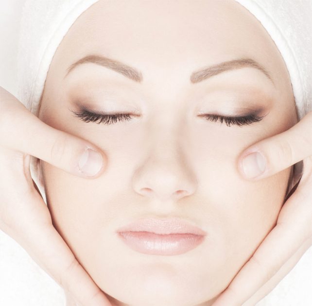 How Much Does Lower Eyelid Plastic Surgery Cost?